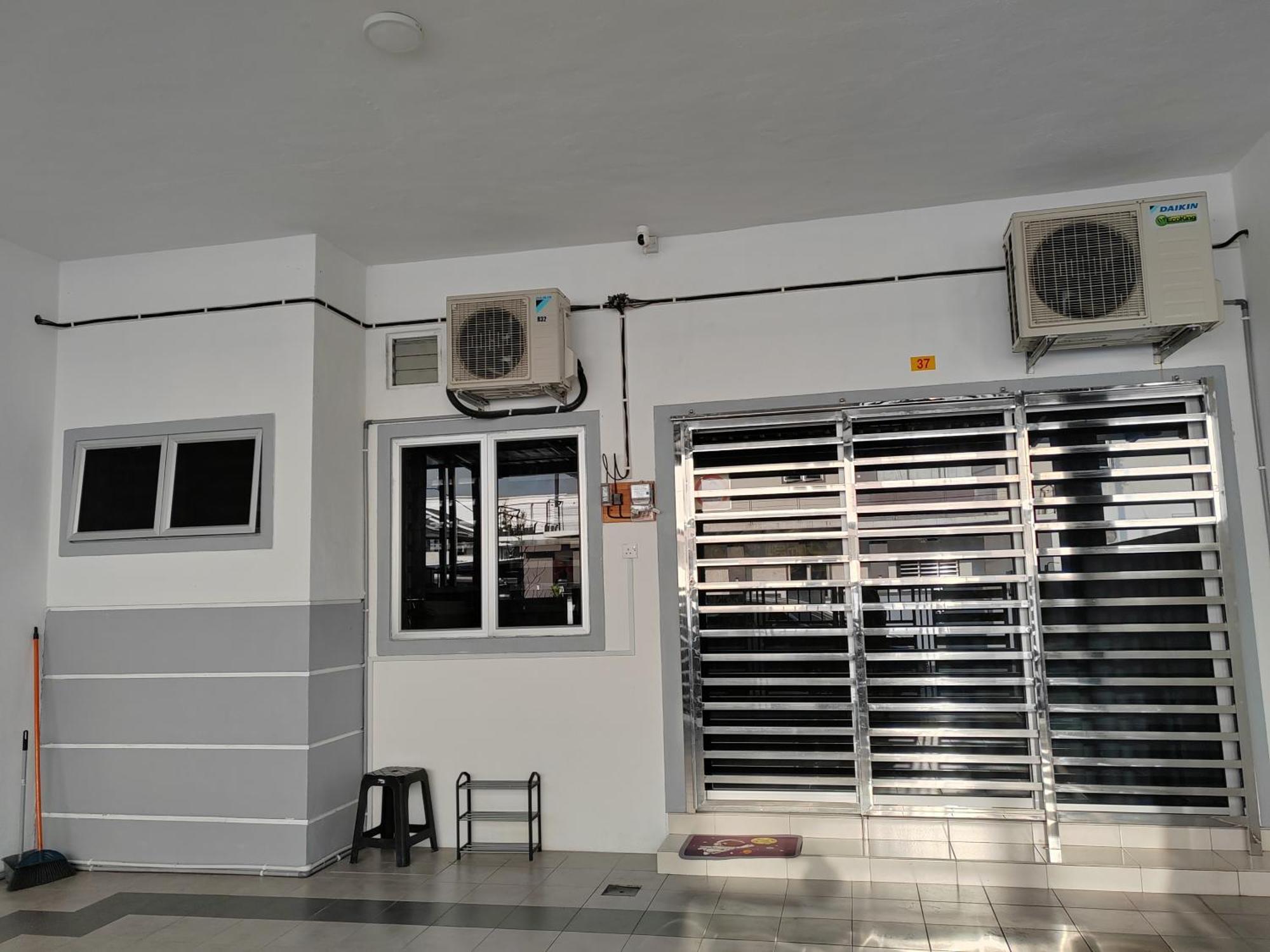 My Homestay Sitiawan - Astronaut Space House 8 Pax Екстер'єр фото