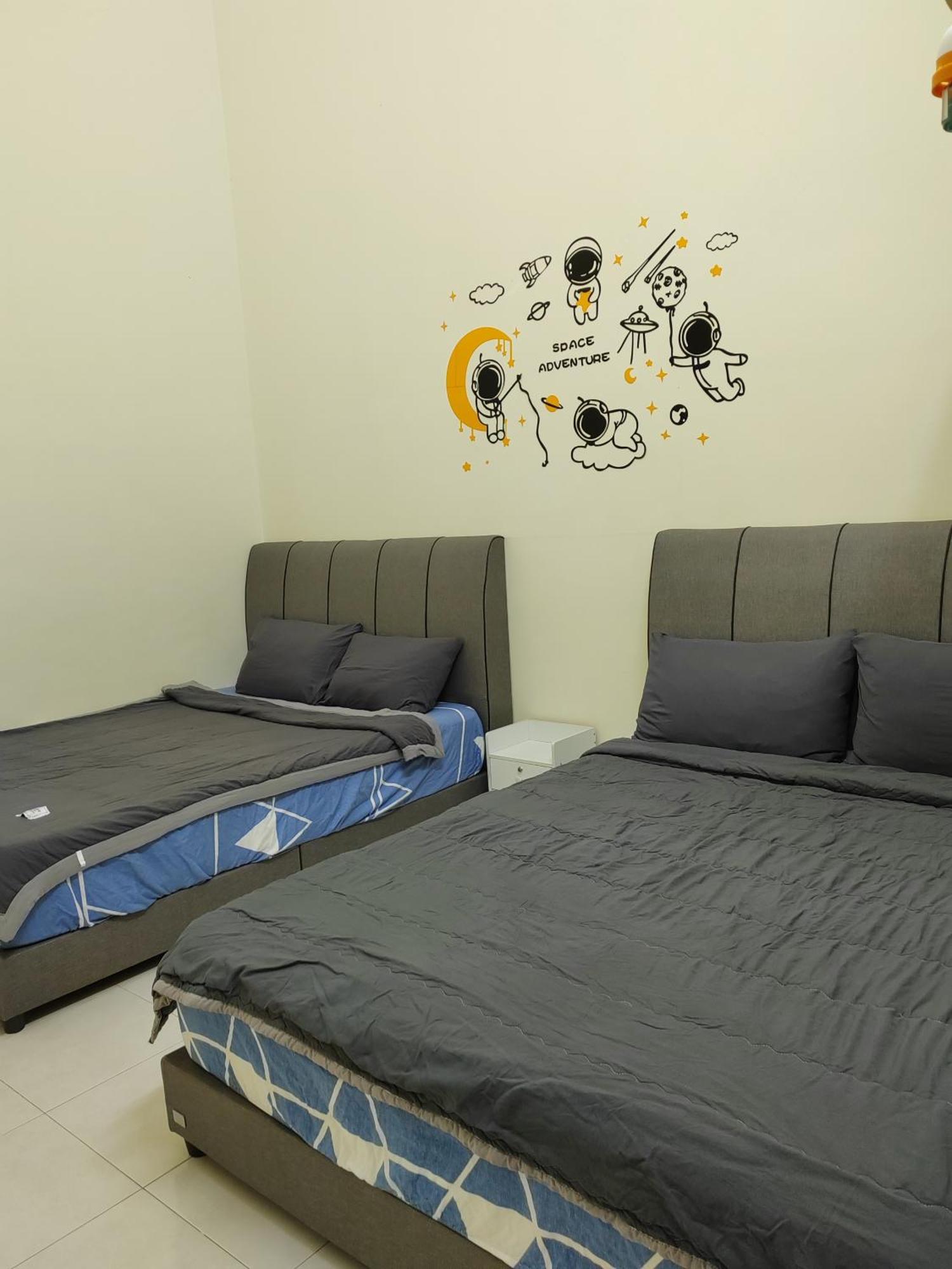 My Homestay Sitiawan - Astronaut Space House 8 Pax Екстер'єр фото